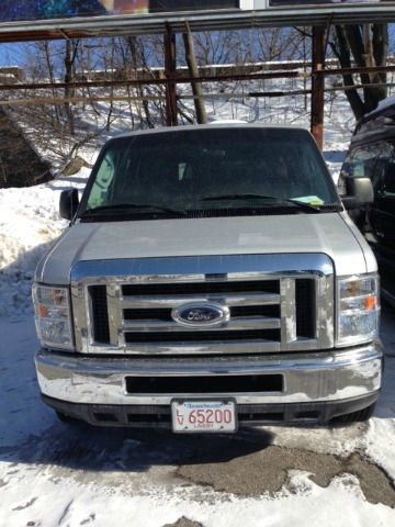 Ford Econoline Wagon 2010 photo 3