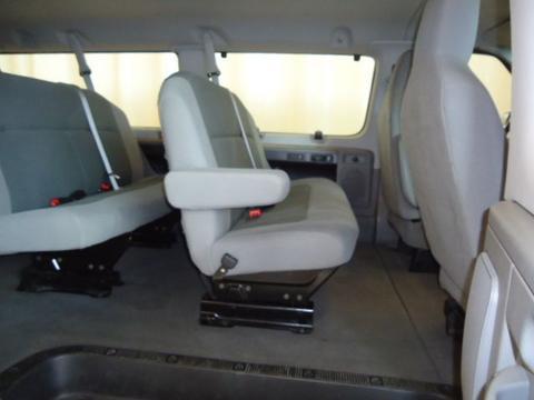 Ford Econoline Wagon 2010 photo 4