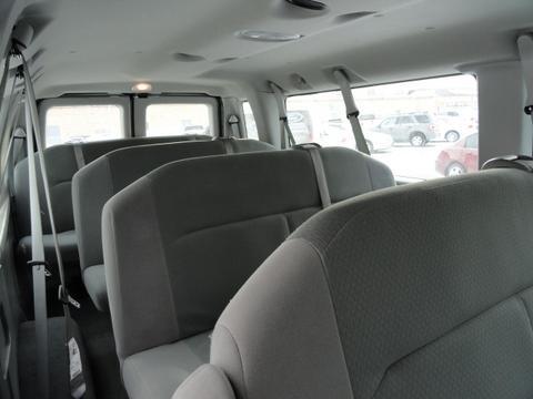 Ford Econoline Wagon 2010 photo 2