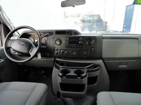 Ford Econoline Wagon 2010 photo 3