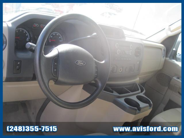 Ford Econoline Wagon 2010 photo 1