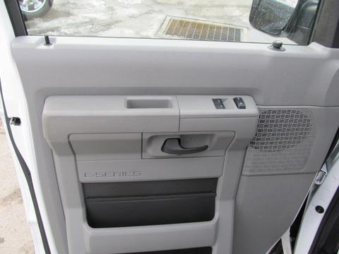 Ford Econoline Wagon 2010 photo 1