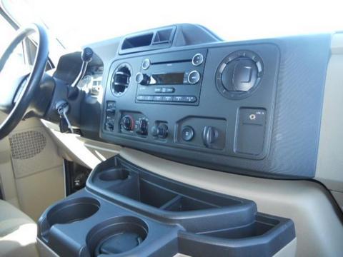 Ford Econoline Wagon 2010 photo 2