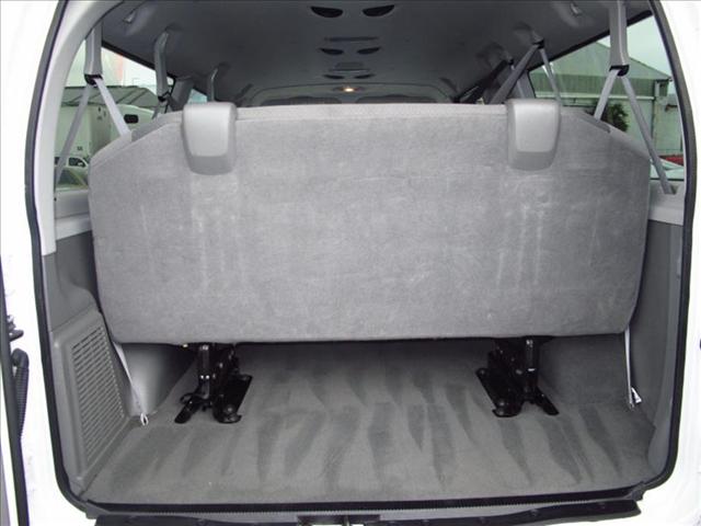 Ford Econoline Wagon 2010 photo 4