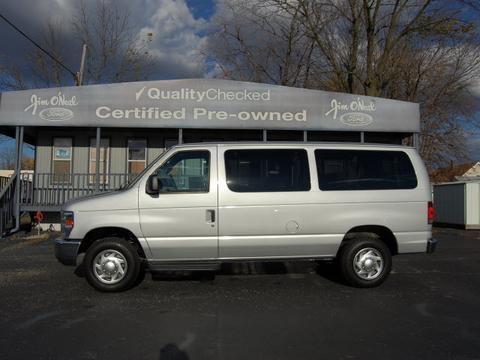 Ford Econoline Wagon 2010 photo 3