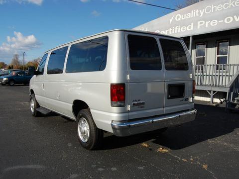 Ford Econoline Wagon 2010 photo 4