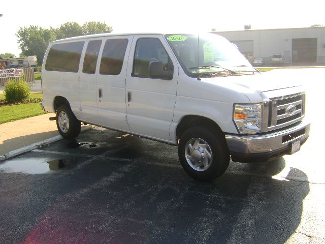 Ford Econoline Wagon 2010 photo 2