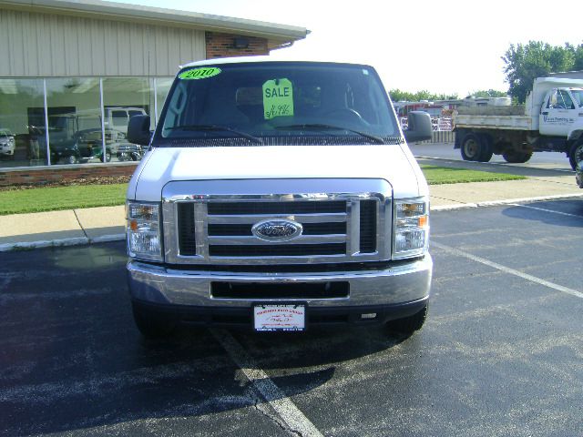 Ford Econoline Wagon 2010 photo 3