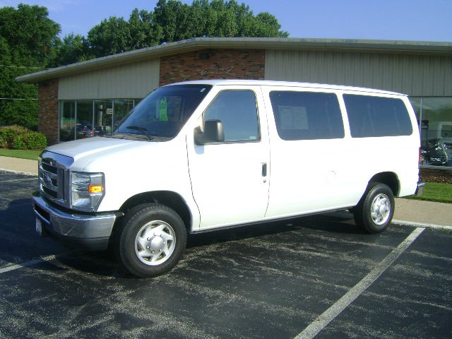 Ford Econoline Wagon 2010 photo 4