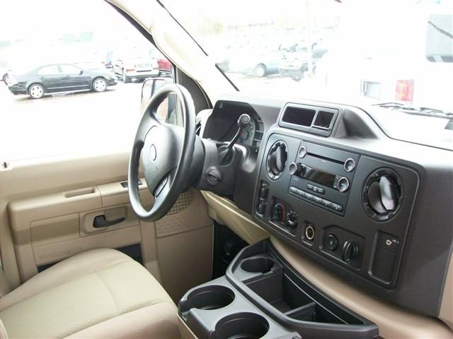 Ford Econoline Wagon 2010 photo 1