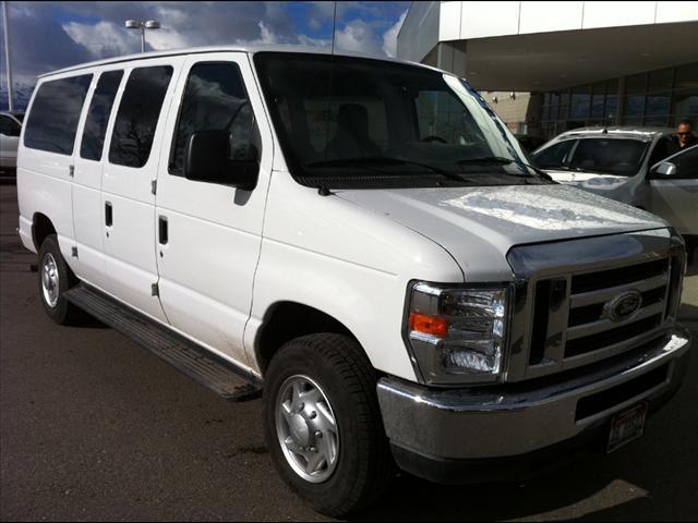 Ford Econoline Wagon 2010 photo 1