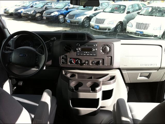 Ford Econoline Wagon 2010 photo 5