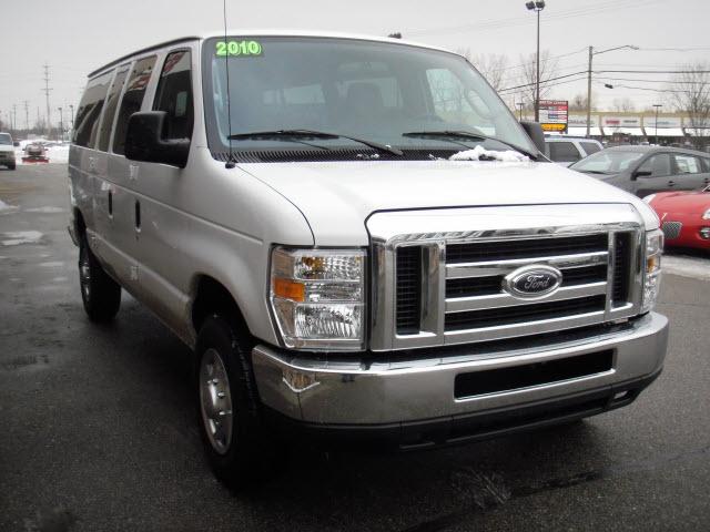 Ford Econoline Wagon 2010 photo 4