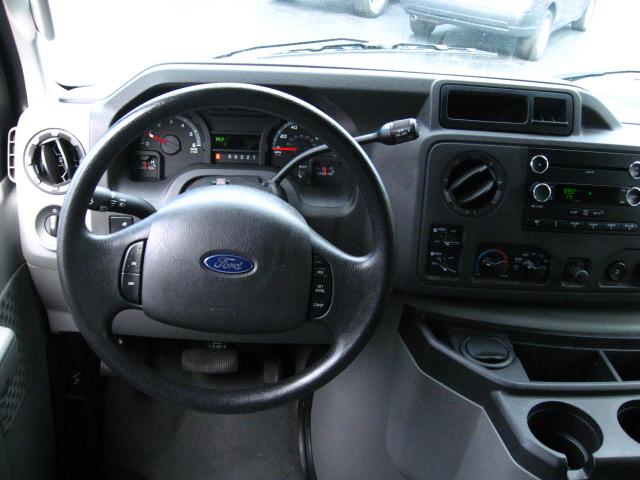 Ford Econoline Wagon 2010 photo 5