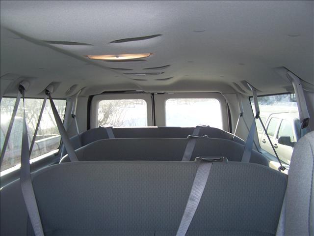 Ford Econoline Wagon 2010 photo 4