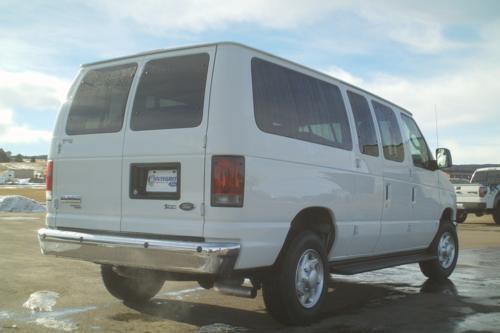 Ford Econoline Wagon 2010 photo 4