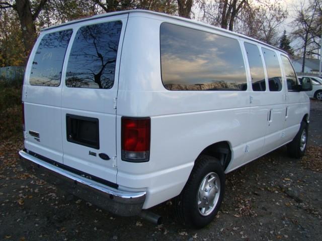 Ford Econoline Wagon 2010 photo 1