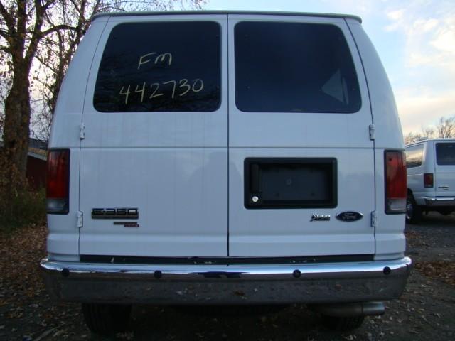 Ford Econoline Wagon 2010 photo 4