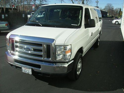 Ford Econoline Wagon 2010 photo 1