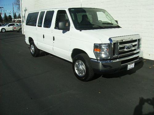 Ford Econoline Wagon 2010 photo 3