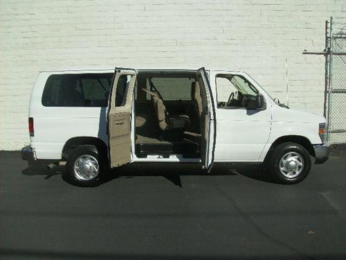 Ford Econoline Wagon 2010 photo 5