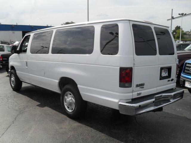 Ford Econoline Wagon 2010 photo 5