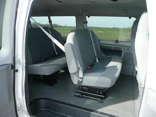 Ford Econoline Wagon 2010 photo 1