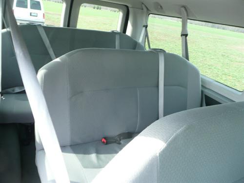 Ford Econoline Wagon 2010 photo 2