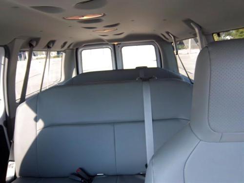 Ford Econoline Wagon 2010 photo 4