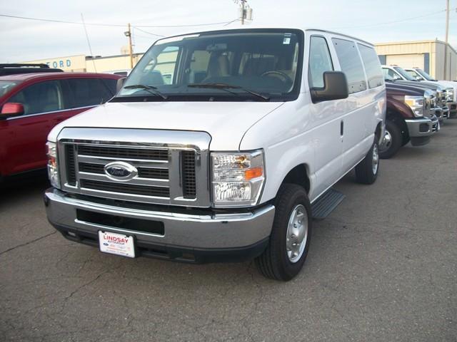Ford Econoline Wagon 2010 photo 1