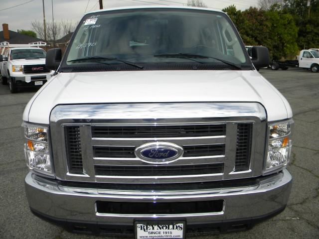 Ford Econoline Wagon 2010 photo 1