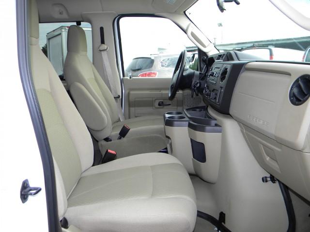 Ford Econoline Wagon 2010 photo 4