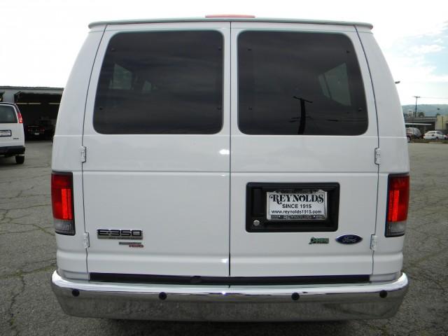 Ford Econoline Wagon 2010 photo 5