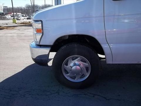 Ford Econoline Wagon 2010 photo 3