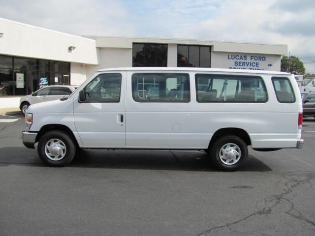 Ford Econoline Wagon 2010 photo 1