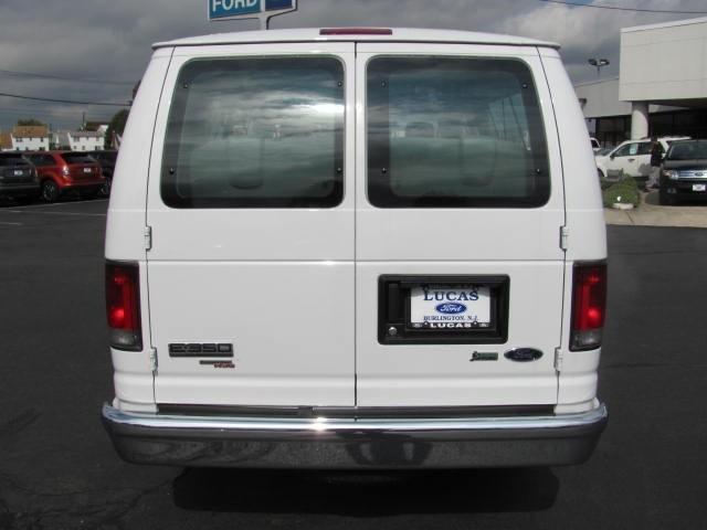 Ford Econoline Wagon 2010 photo 3