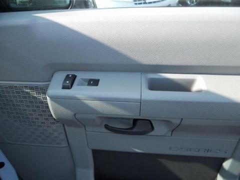 Ford Econoline Wagon 2010 photo 1