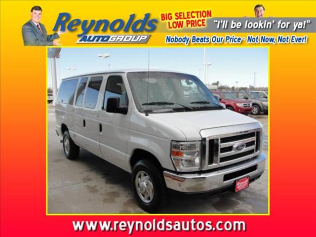 Ford Econoline Wagon 2010 photo 2