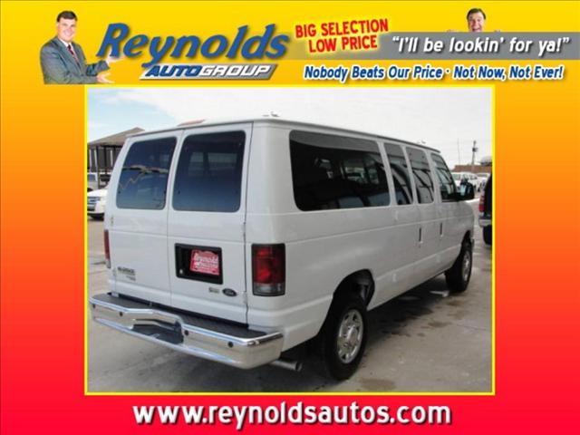 Ford Econoline Wagon 2010 photo 4