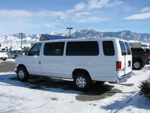 Ford Econoline Wagon 2010 photo 4