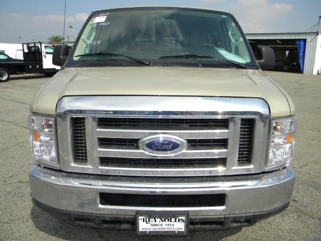 Ford Econoline Wagon 2010 photo 1