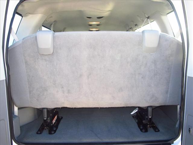 Ford Econoline Wagon 2010 photo 3