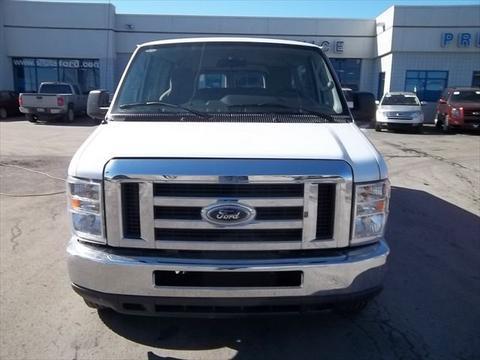Ford Econoline Wagon 2010 photo 2