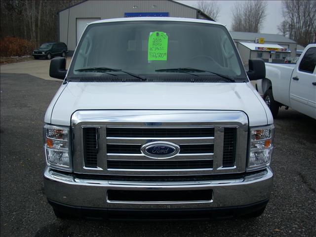 Ford Econoline Wagon 2010 photo 1