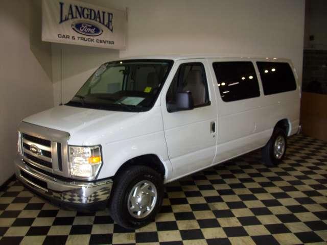 Ford Econoline Wagon 2010 photo 1