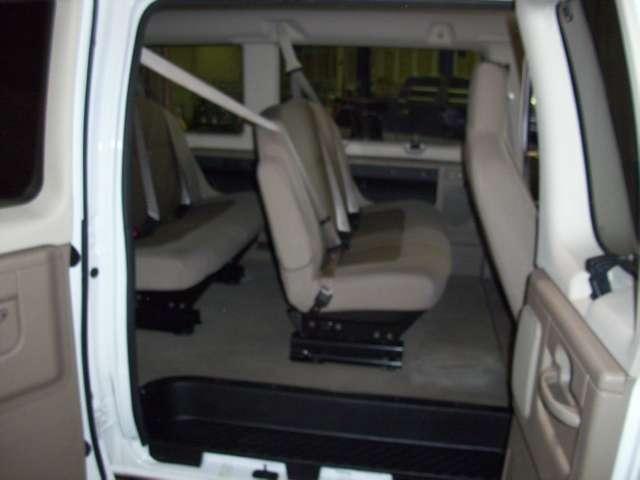 Ford Econoline Wagon 2010 photo 5