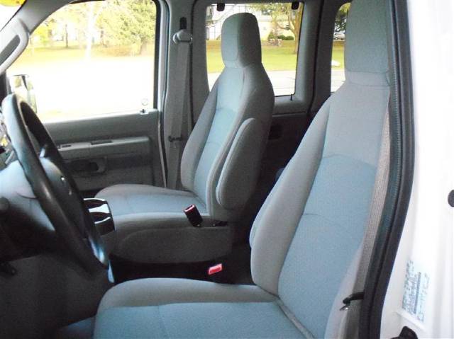 Ford Econoline Wagon 2010 photo 5