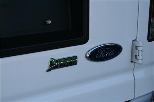 Ford Econoline Wagon 2010 photo 2