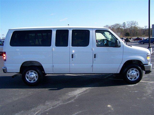 Ford Econoline Wagon 2010 photo 5