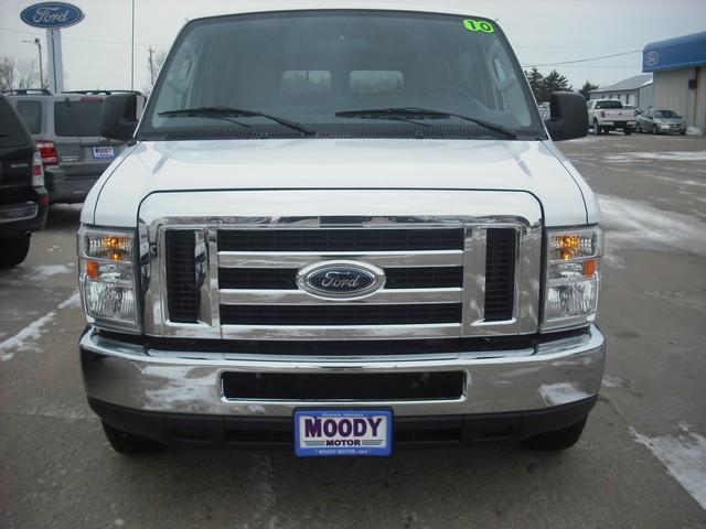 Ford Econoline Wagon 2010 photo 4